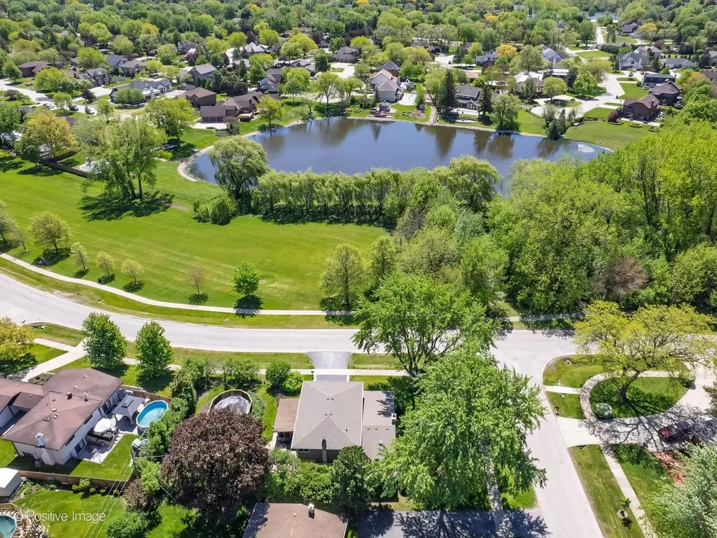 534 East Foster Avenue Roselle IL 60172