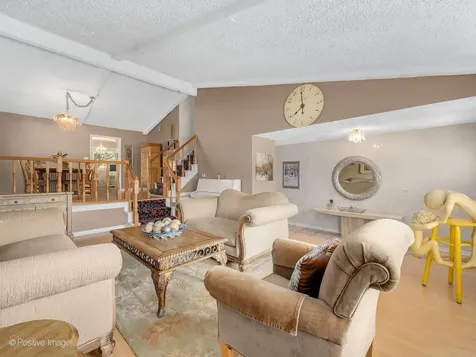 534 East Foster Avenue Roselle IL 60172