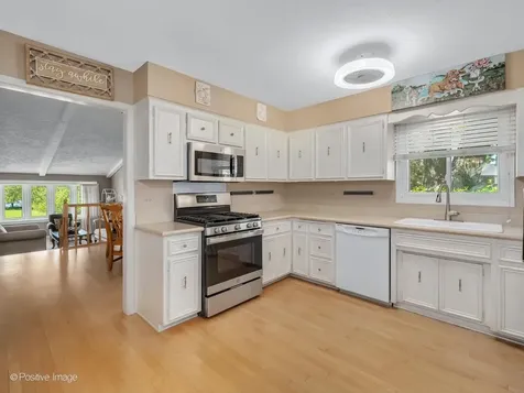 534 East Foster Avenue Roselle IL 60172