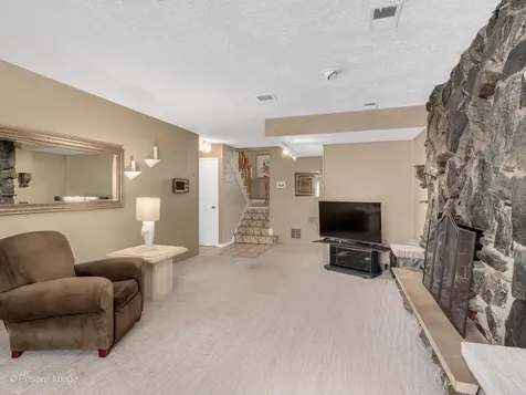 534 East Foster Avenue Roselle IL 60172