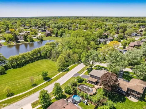 534 East Foster Avenue Roselle IL 60172