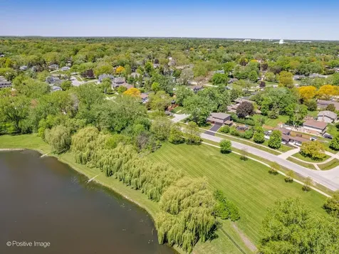 534 East Foster Avenue Roselle IL 60172