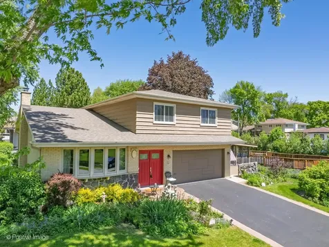 534 East Foster Avenue Roselle IL 60172