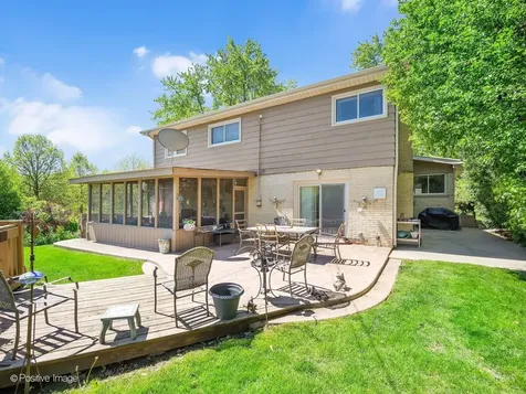 534 East Foster Avenue Roselle IL 60172