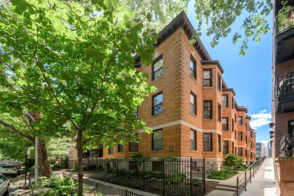 665 West Barry Avenue Chicago IL 60657