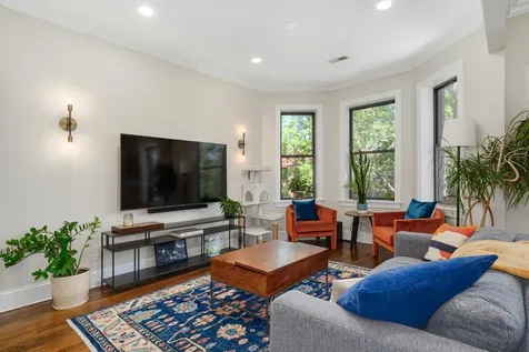 665 West Barry Avenue Chicago IL 60657