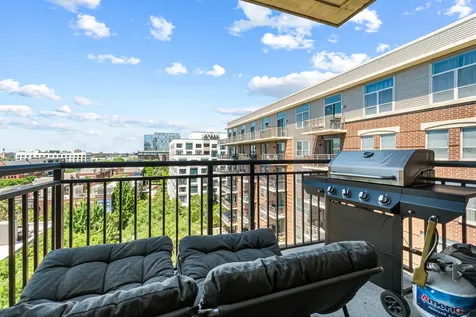 437 West Division Street Chicago IL 60610