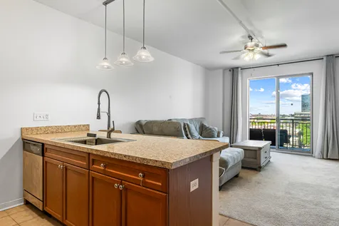 437 West Division Street Chicago IL 60610
