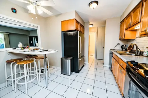 1415 East Central Road Arlington Heights IL 60005