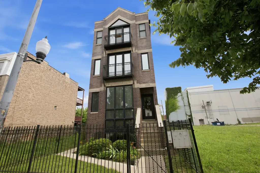 2539 West Warren Boulevard Chicago IL 60612