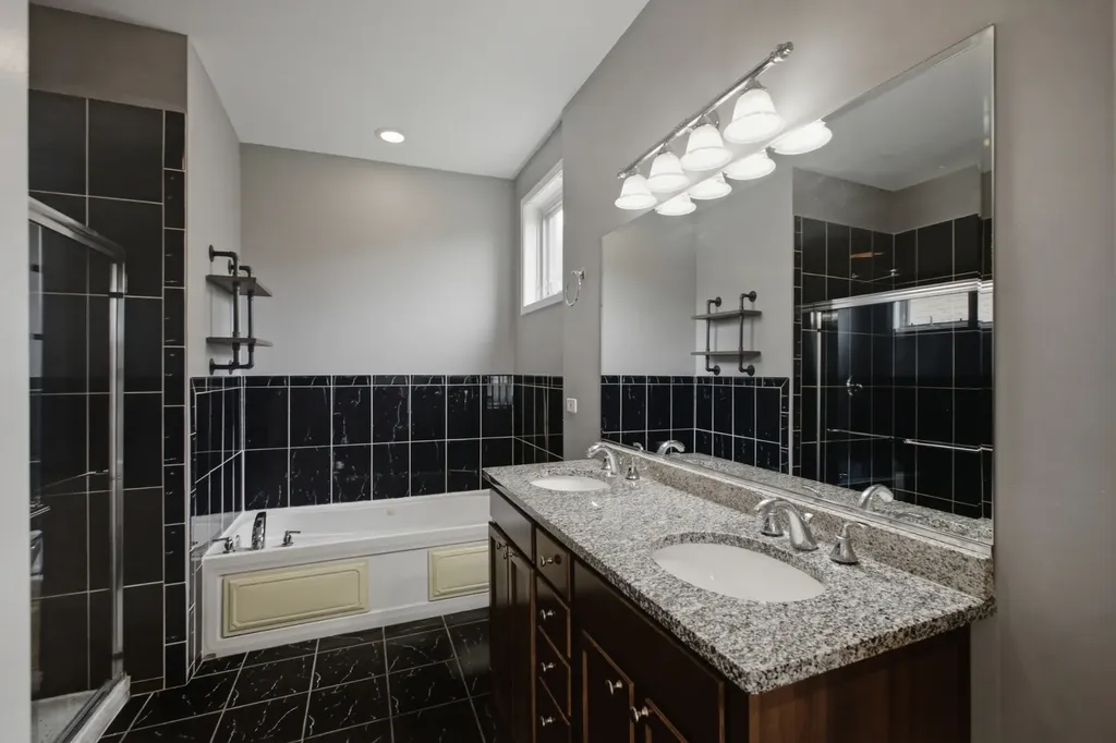 2539 West Warren Boulevard Chicago IL 60612