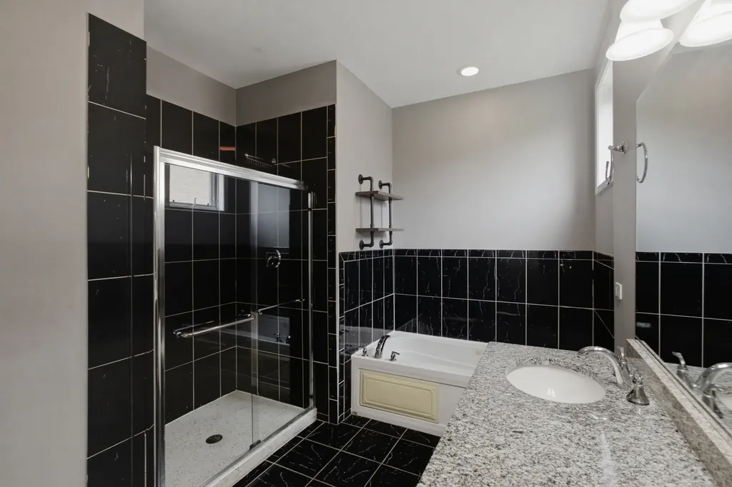 2539 West Warren Boulevard Chicago IL 60612