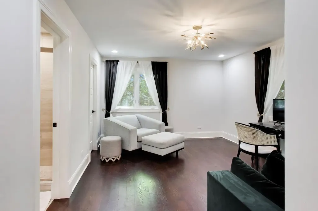 35 Windsor Drive Oak Brook IL 60523