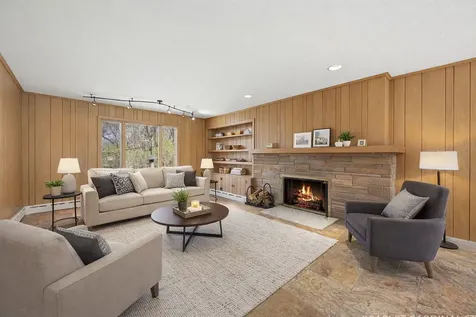 501 Glenwood Trail Elgin IL 60120