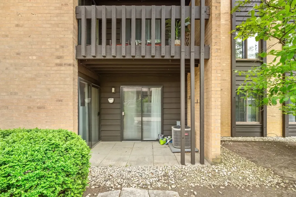6109 Knoll Wood Road Willowbrook IL 60527