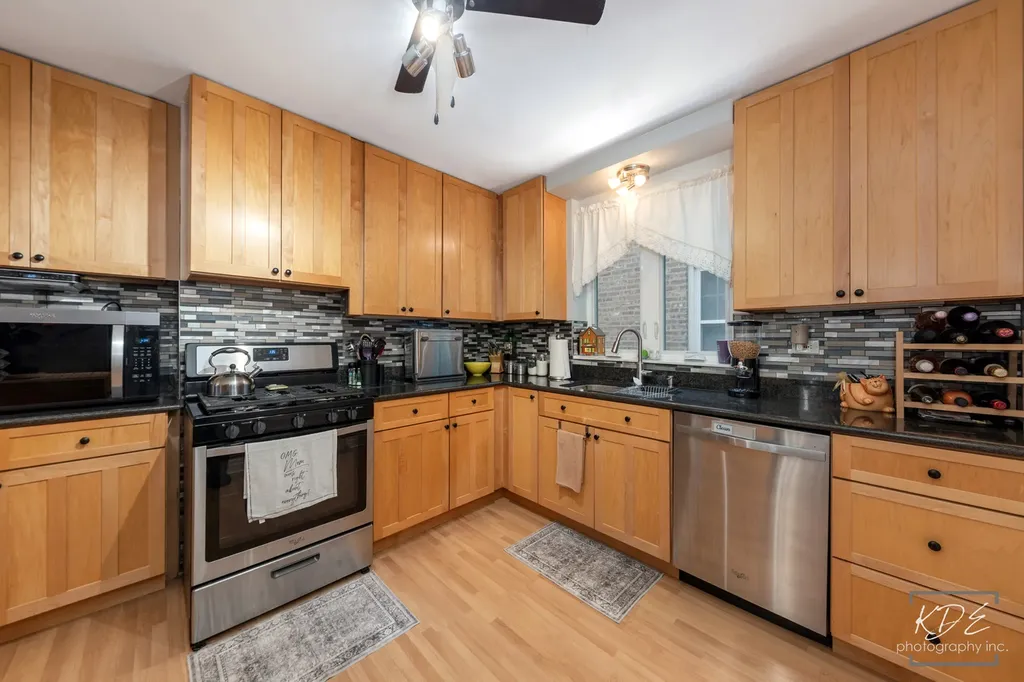 5915 West Roscoe Street Chicago IL 60634