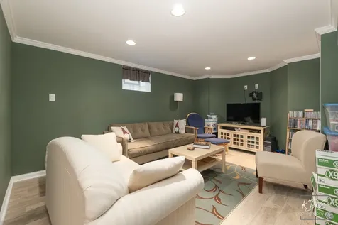 5915 West Roscoe Street Chicago IL 60634
