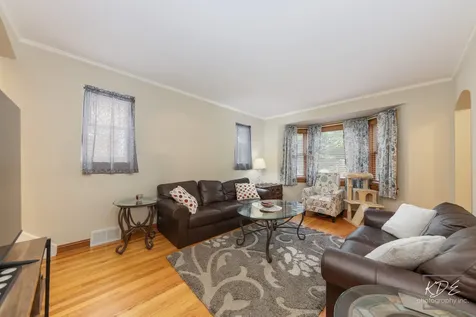 5915 West Roscoe Street Chicago IL 60634