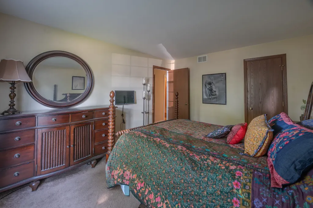 0N021 Windermere Road Winfield IL 60190