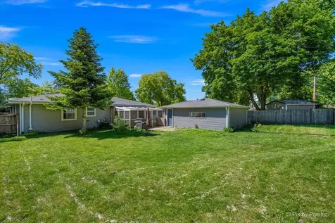 1820 Forrest Boulevard St. Charles IL 60174