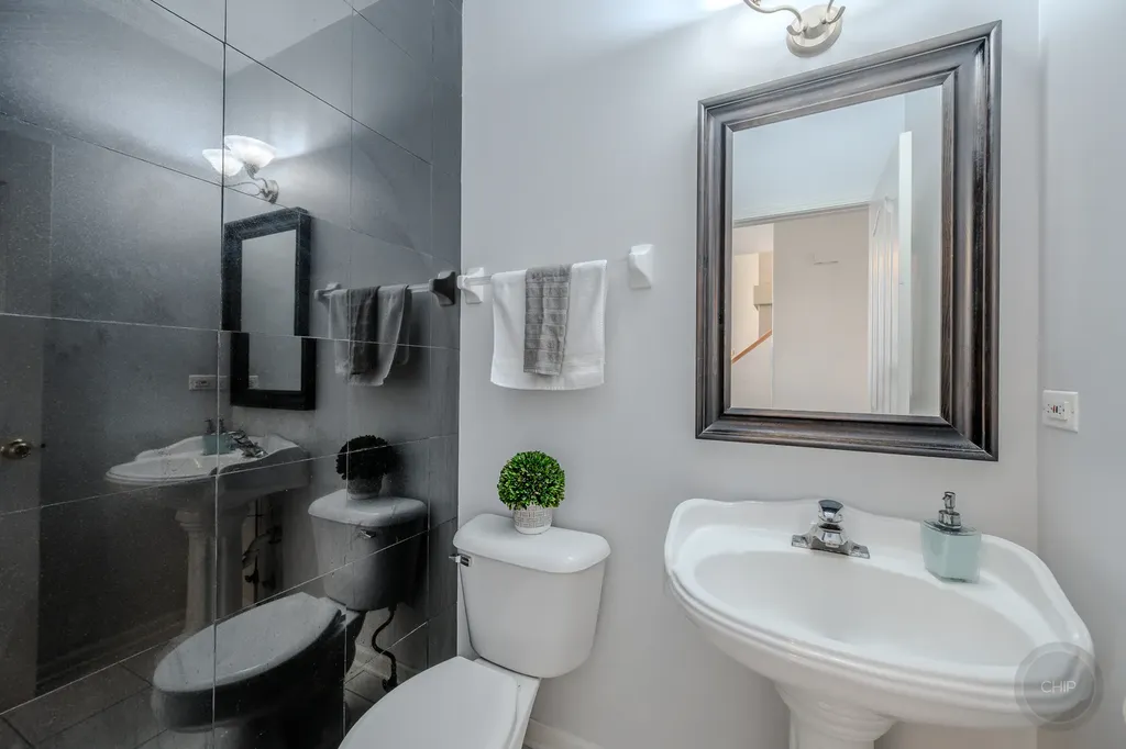 2805 Clara Avenue Aurora IL 60502