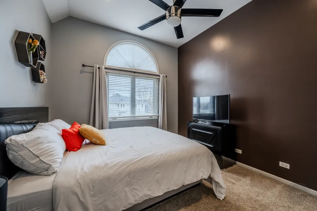 2805 Clara Avenue Aurora IL 60502