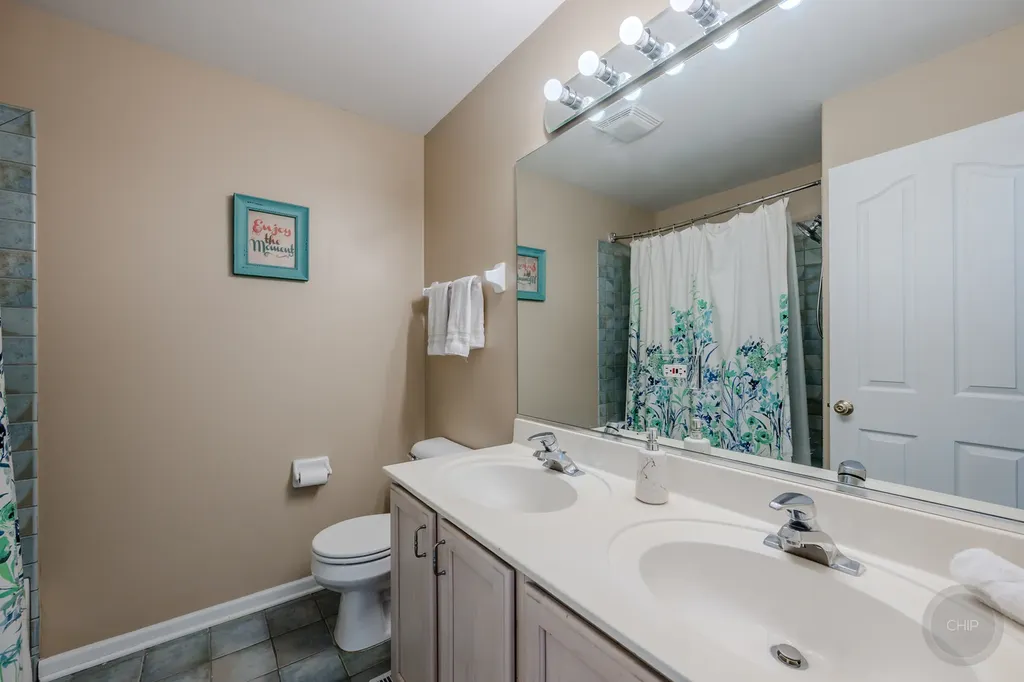 2805 Clara Avenue Aurora IL 60502