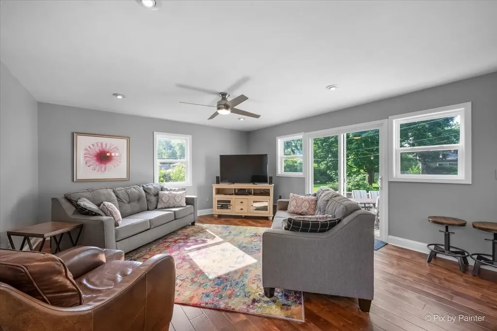 157 South Rosedale Avenue Aurora IL 60506