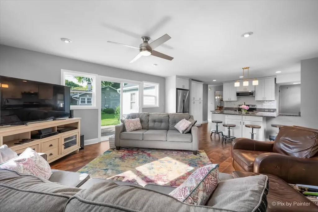 157 South Rosedale Avenue Aurora IL 60506
