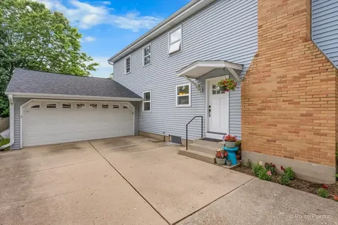 157 South Rosedale Avenue Aurora IL 60506