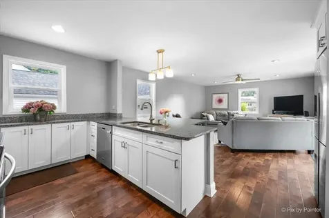 157 South Rosedale Avenue Aurora IL 60506