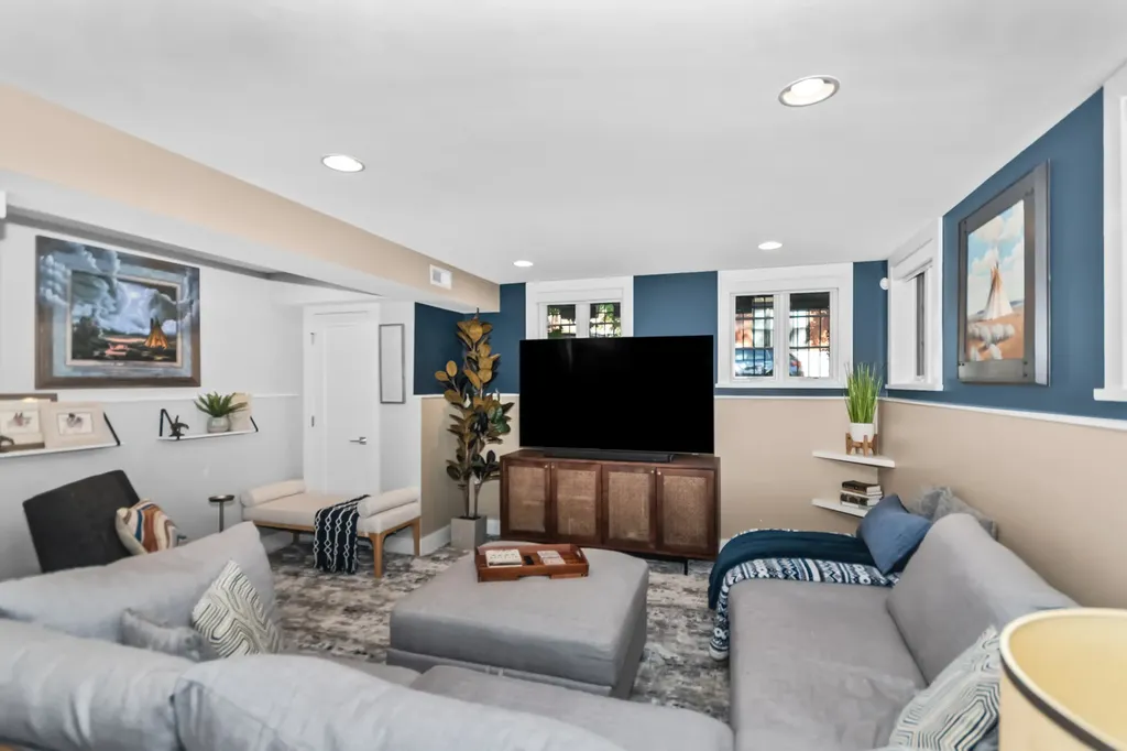 904 South Miller Street Chicago IL 60607