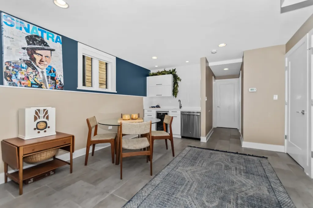 904 South Miller Street Chicago IL 60607