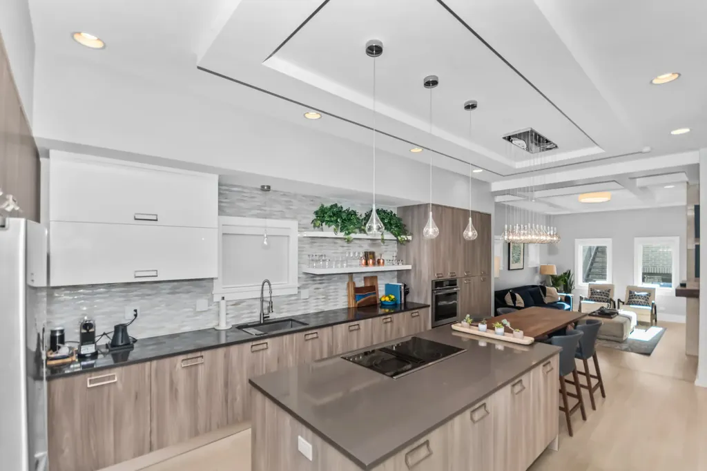 904 South Miller Street Chicago IL 60607