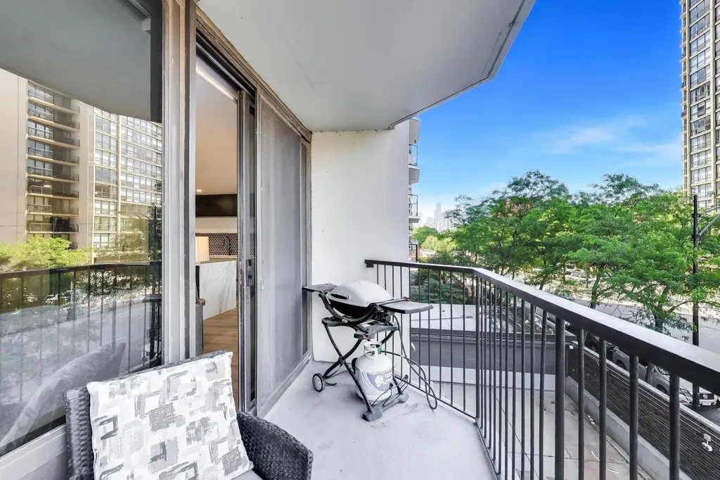 1560 North Sandburg Terrace Chicago IL 60610