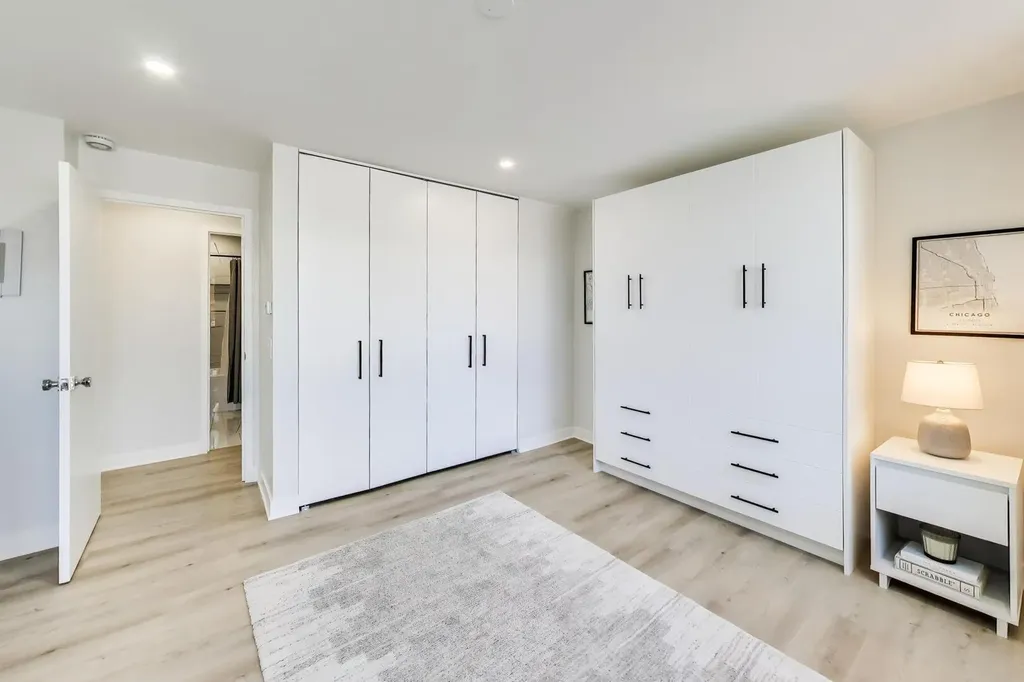 1560 North Sandburg Terrace Chicago IL 60610