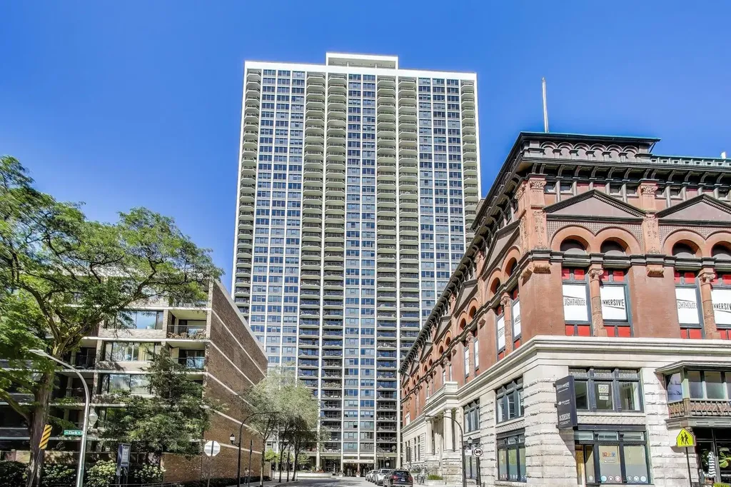 1560 North Sandburg Terrace Chicago IL 60610