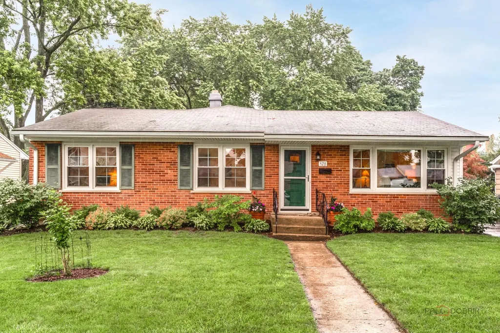 528 Ames Street Libertyville IL 60048