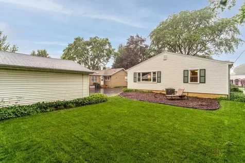 528 Ames Street Libertyville IL 60048