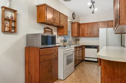 528 Ames Street Libertyville IL 60048