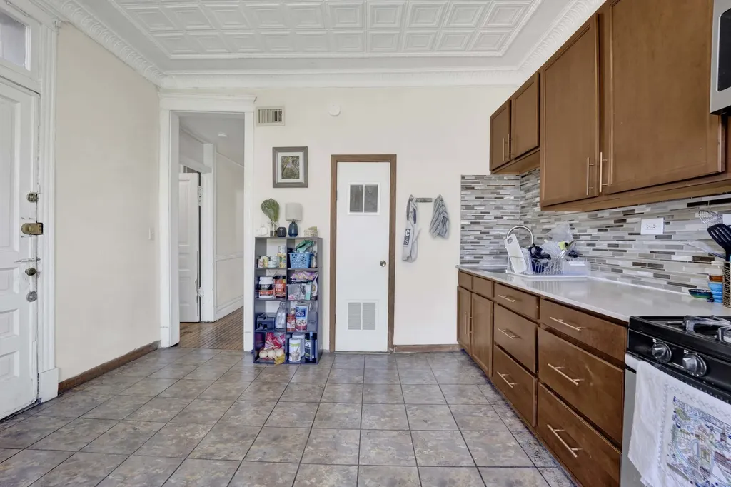 1406 West Flournoy Street Chicago IL 60607
