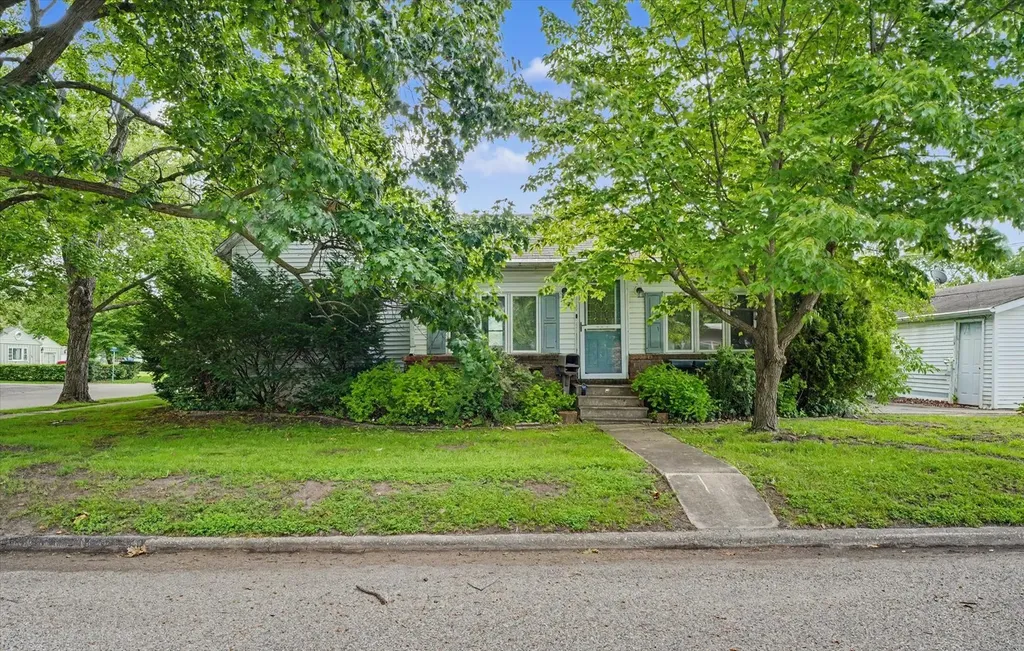 303 East Wilson Street Monticello IL 61856