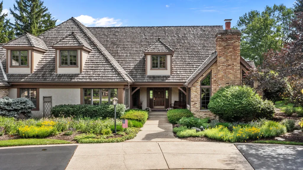 18 S Wynstone Drive North Barrington IL 60010