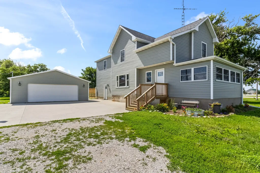 17469 North 300 East Road Flanagan IL 61740