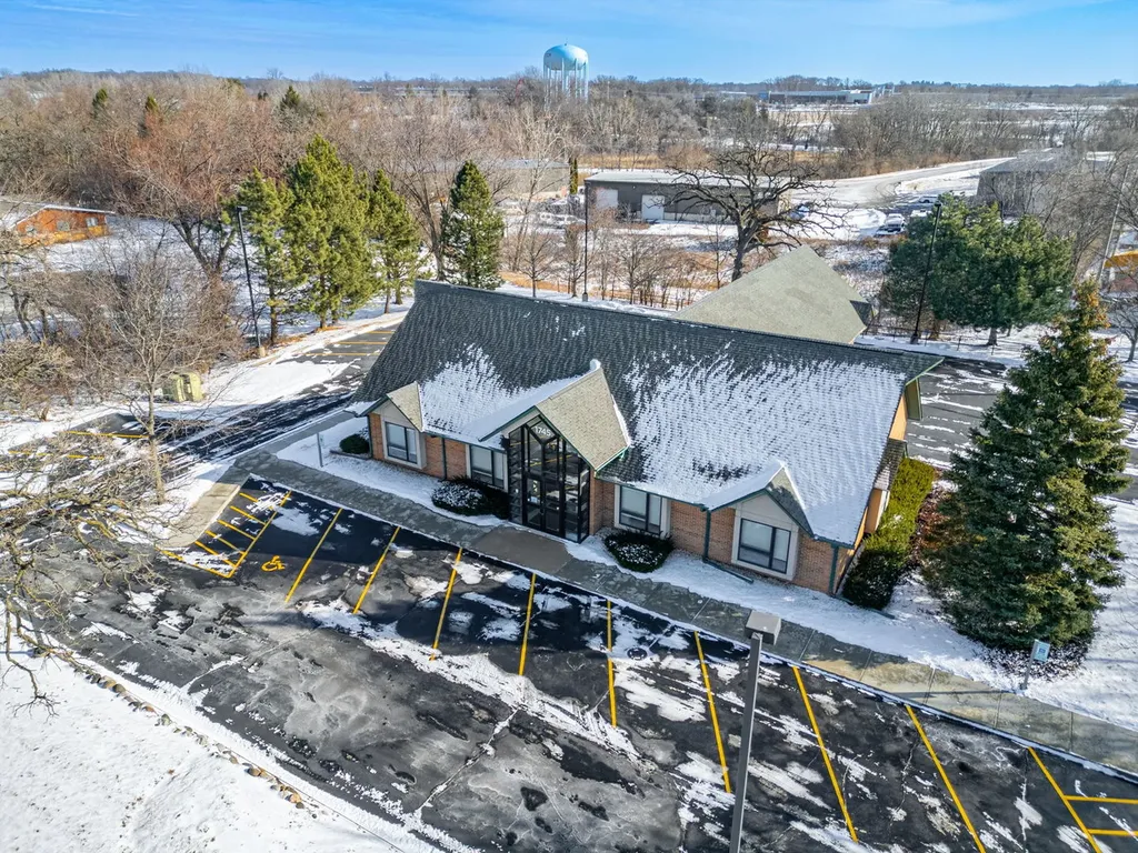 1745 S Eastwood Drive Woodstock IL 60098