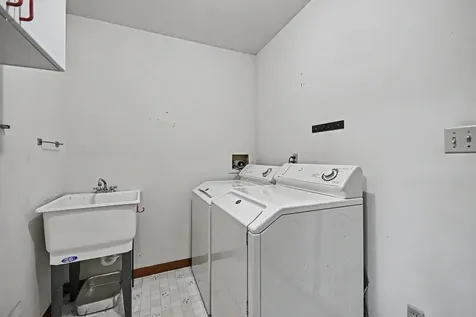 217 E Sunset Avenue Sandwich IL 60548