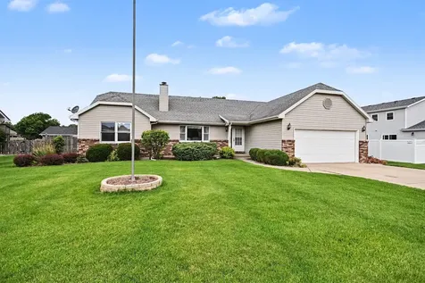 217 E Sunset Avenue Sandwich IL 60548
