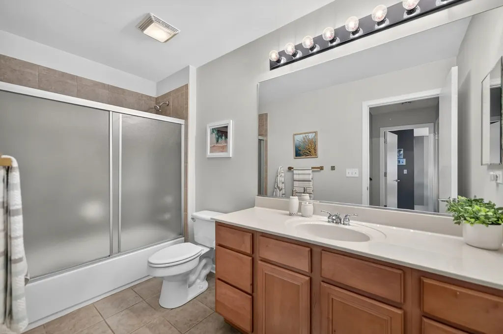 3250 North Washtenaw Avenue Chicago IL 60618