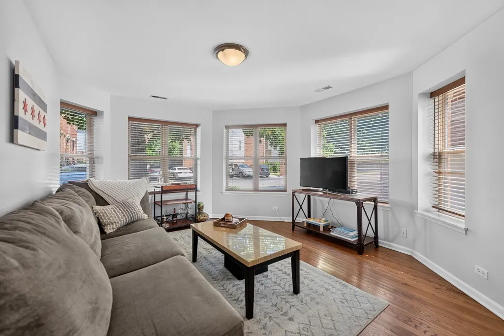 3250 North Washtenaw Avenue Chicago IL 60618