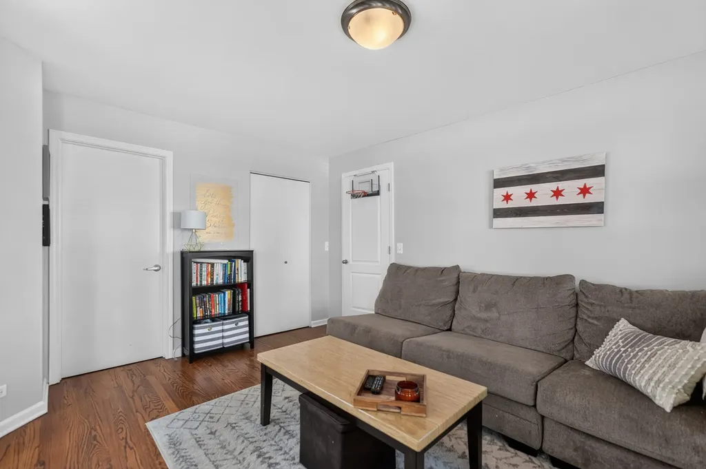 3250 North Washtenaw Avenue Chicago IL 60618